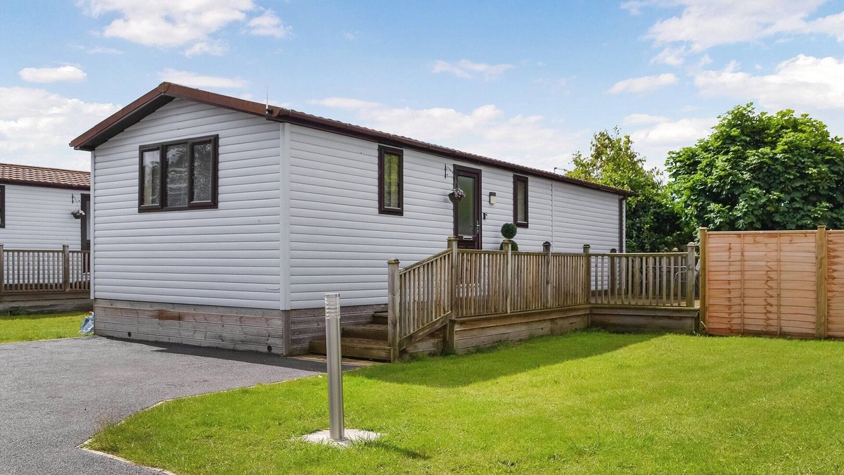 Fangfoss Cottage | Holly Lodge - UK47485