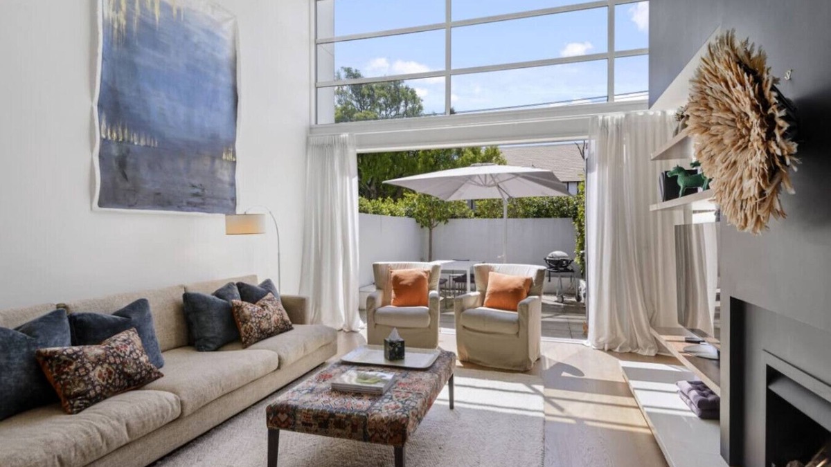 Saint Albans Apartment | Holly Road Executive Townhouse