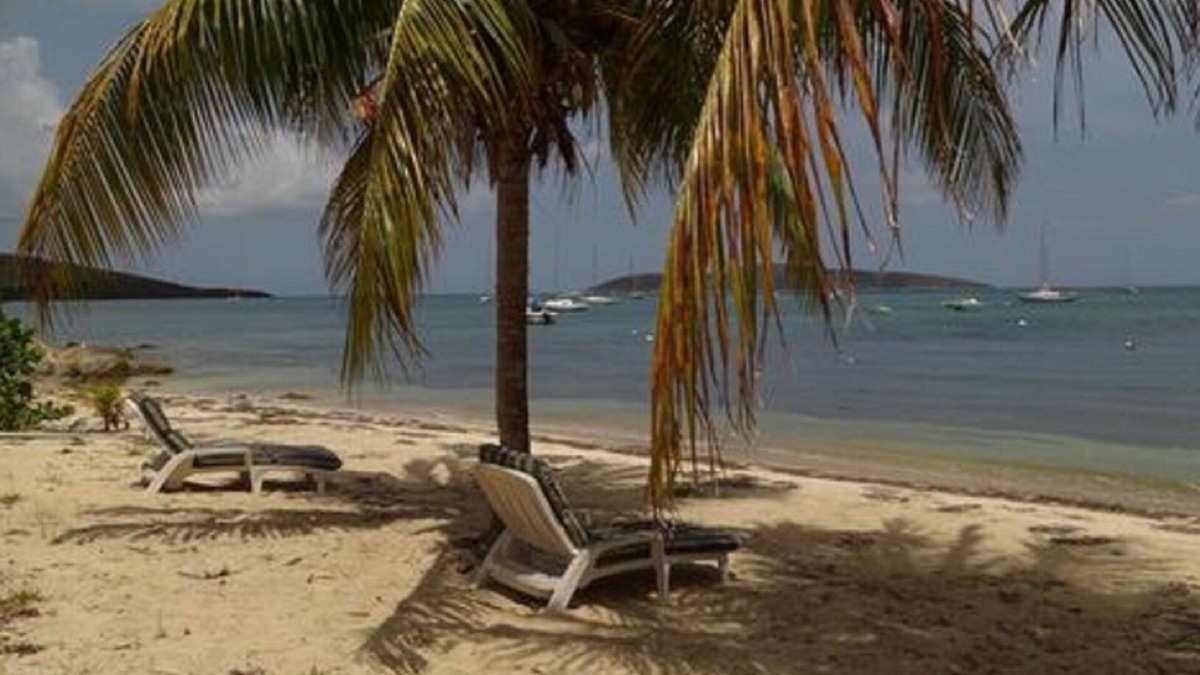 Slob House | Holly's Beach Folly - Amazing Waterfront Villa, Sandy Beachfront, Pool, East End