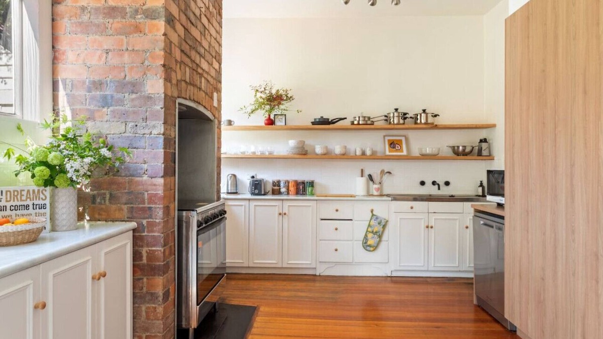 East Launceston House | Hollybrooke Cottage, prestige suburb in Launceston