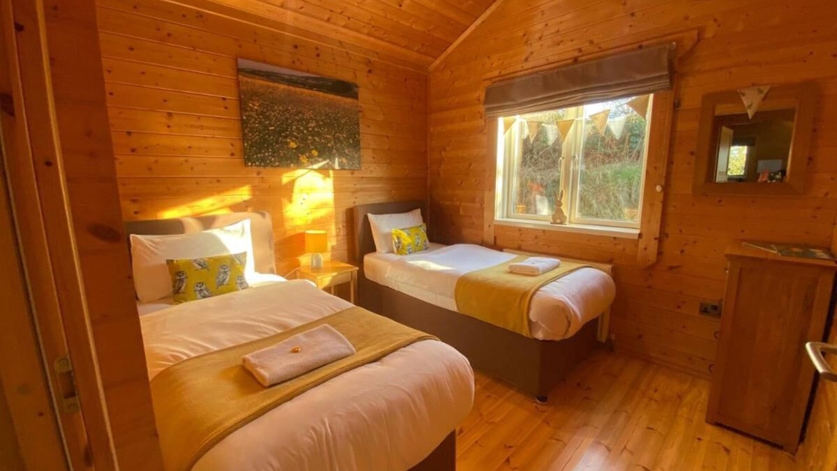 Leigh upon Mendip Cabin | Hollybush Lodges