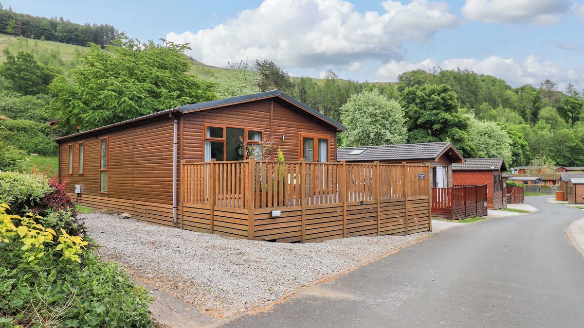 Troutbeck Cottage | HOLLYTREE LODGE, family friendly, with a garden in Windermere