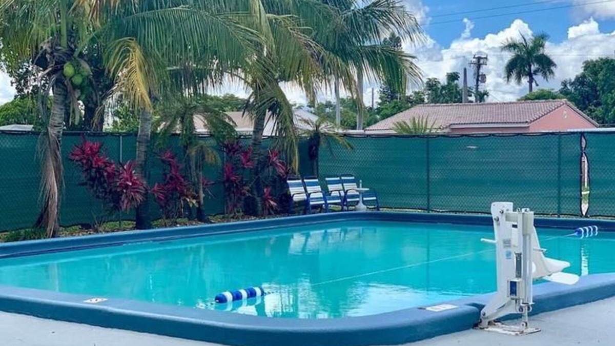North Central Hollywood Hotel | Hollywood Gateway Inn