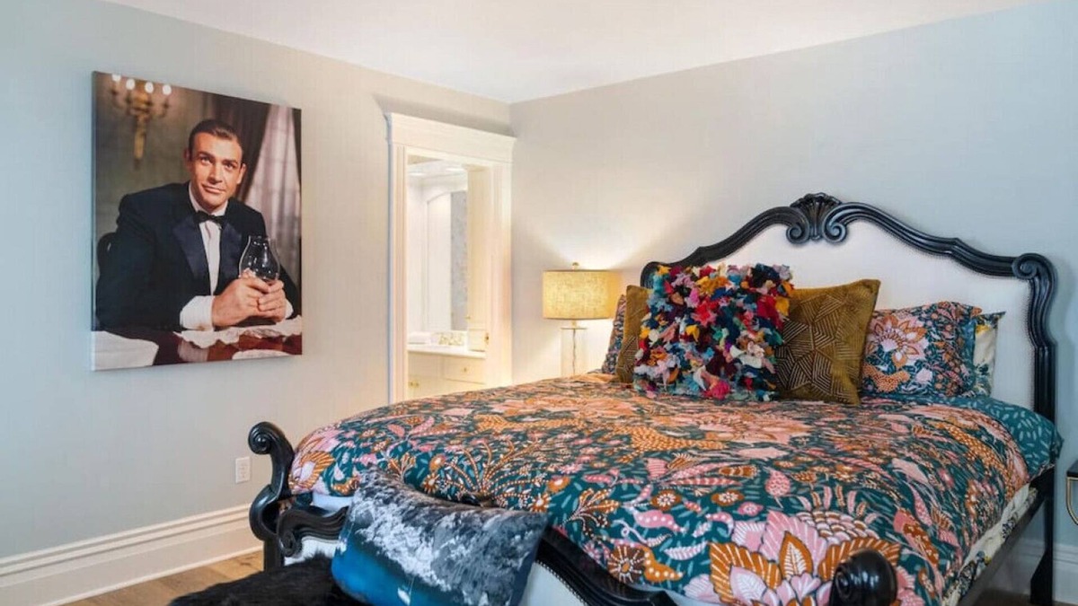 Harbor Springs Apartment | Hollywood Suite - Luxury meet Elegance w/King Bed