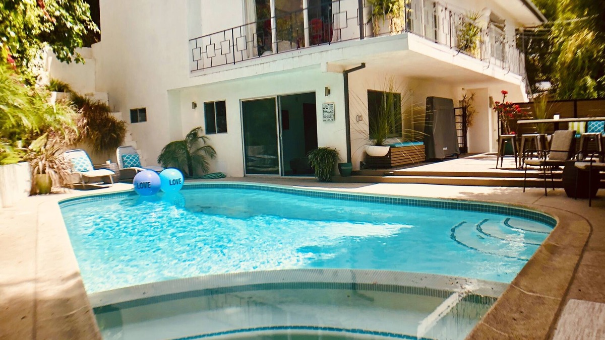Hollywood Dell Apartment | Hollywood Tropical Private Pool & Spa -Best Location Double Guest Quarters