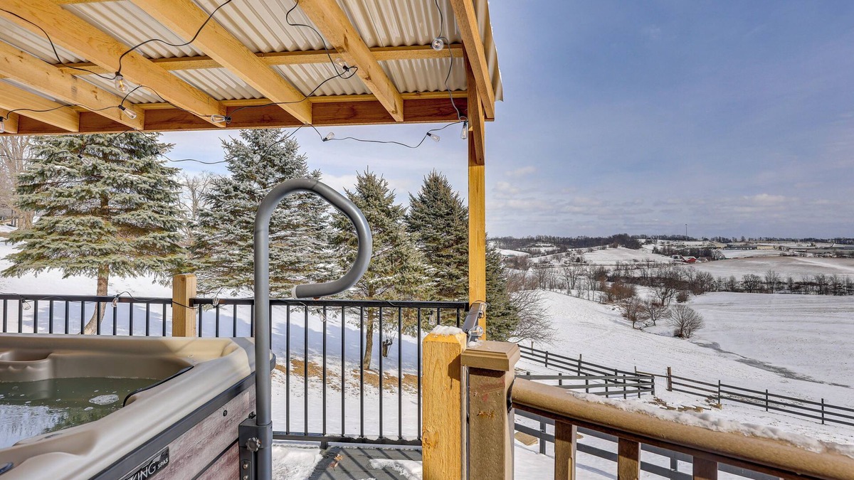 Millersburg Apartment | 'holmes With a View' Studio: Millersburg Retreat!