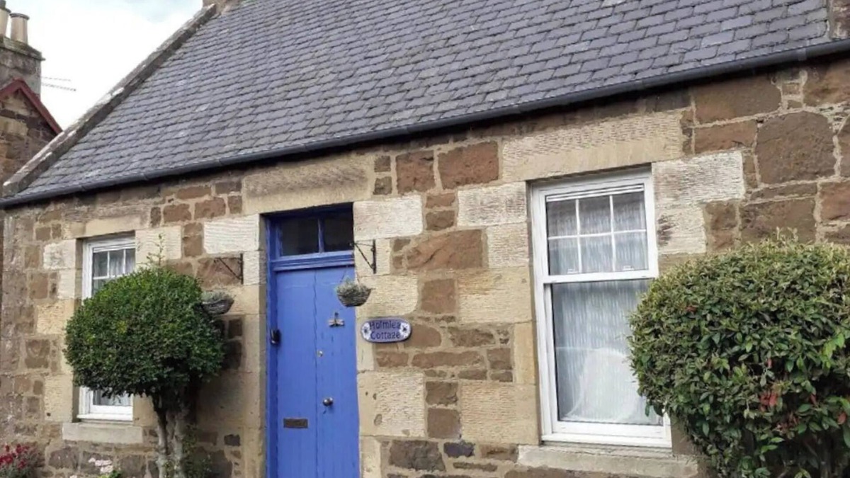 Freuchie Cottage | Holmlea Cottage, a sweet and charming getaway in a picturesque Fife village.