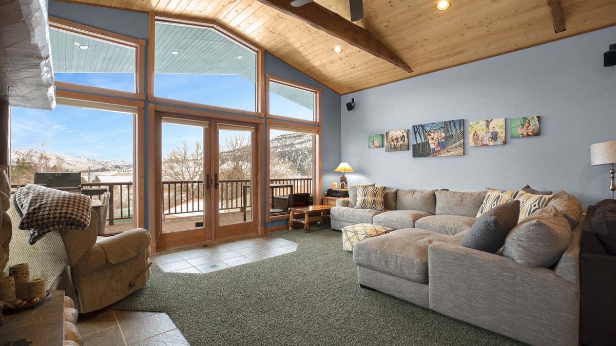Wolf Creek Cabin | HOLTER LAKE RETREAT