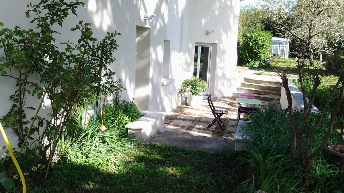 Saintes House | Holy abbey house with garden, quiet, comfortable and welcoming. Wireless