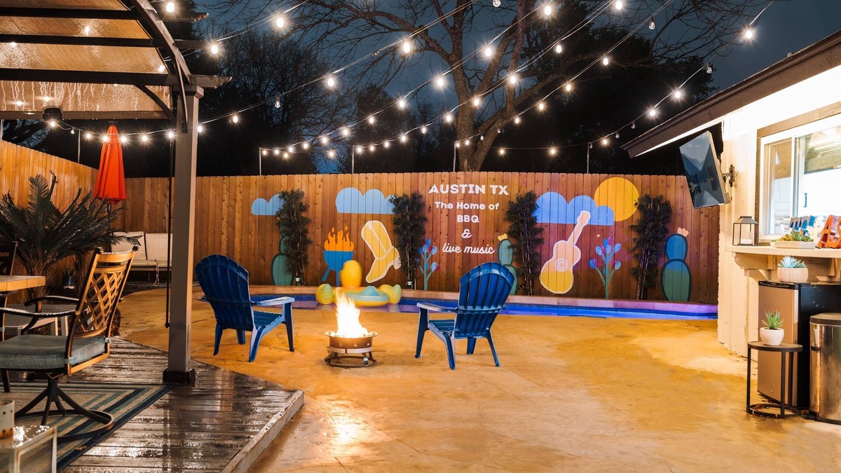 East Congress House | HOLY DUCK! Free Heated Pool ~Outdoor TV's~ Firepit