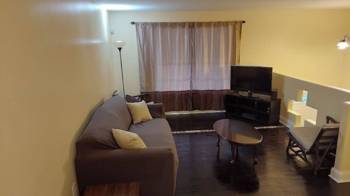Morrow House | Holy Home 3-bedroom with AC and WiFi. Bless you in Morrow. Peace & a low price.