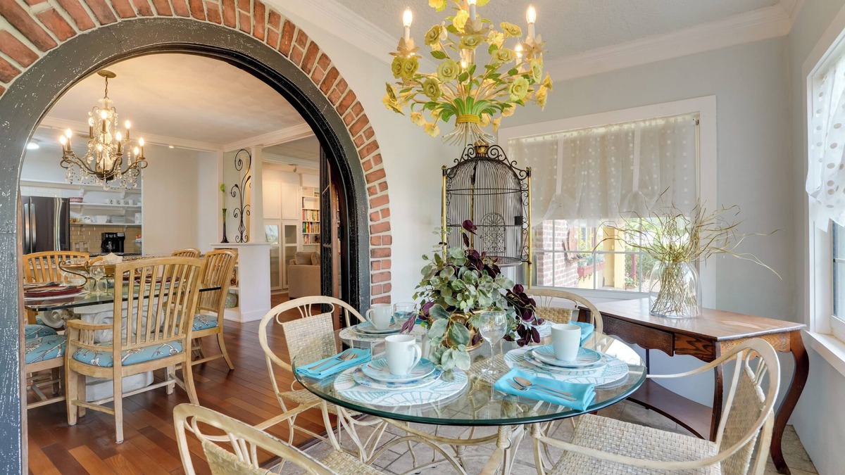 Mount Dora Cottage | Home 2 Mi to Dtwn Mt Dora w/Shared Hot Tub!