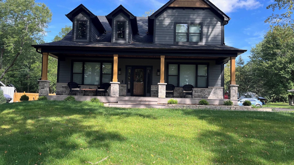 East Troy House | Home across the street from Lake Beulah in East Troy, WI. Boat rental available