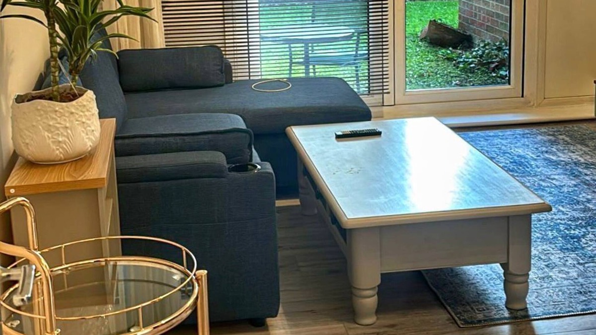 Langley Marish Apartment | Home away, 30 mins to central London & 15 mins to Heathrow and Windsor.