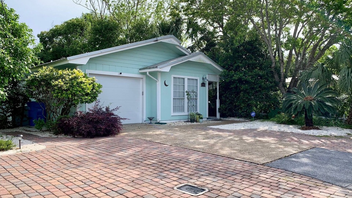 Riviera Beach House | 🏖️Home Away from Home! Attention to Detail -2 Short Blocks to Beach - King Beds.