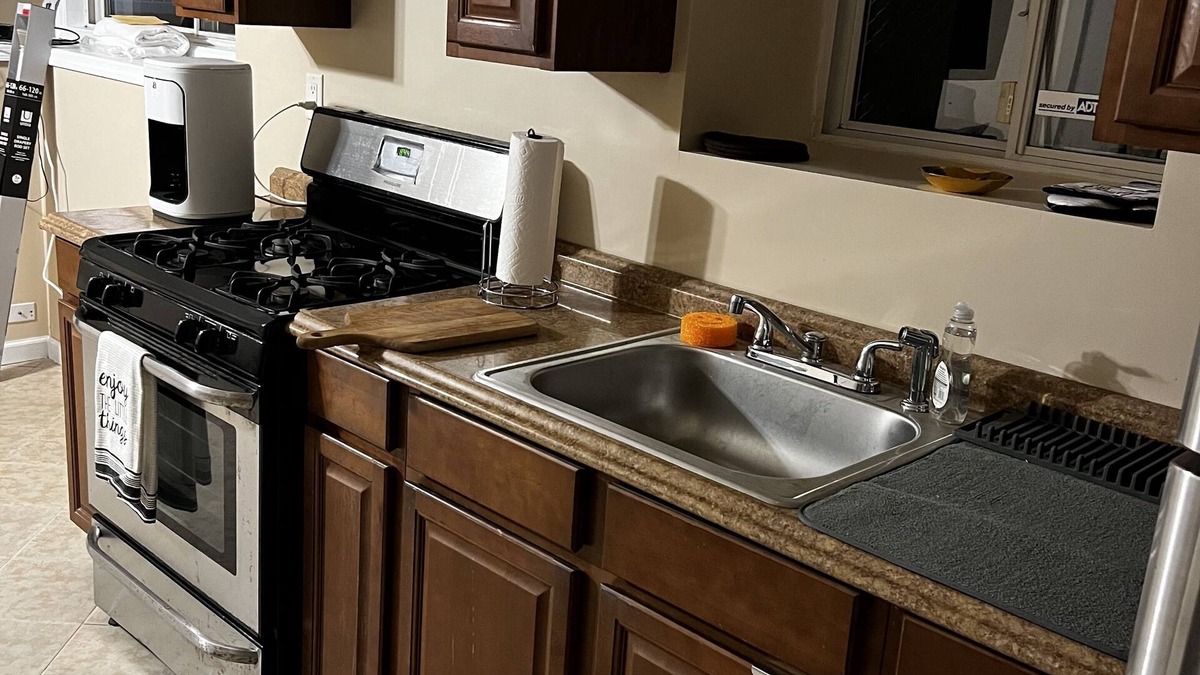 New Dorp Beach Apartment | Home away from home
