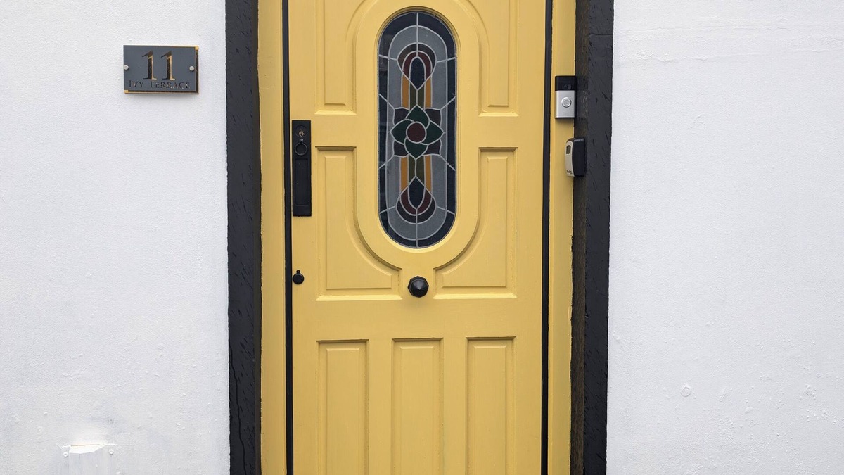 Londonderry House | Home away from home, Ten min walk to all our lovey town has to offer