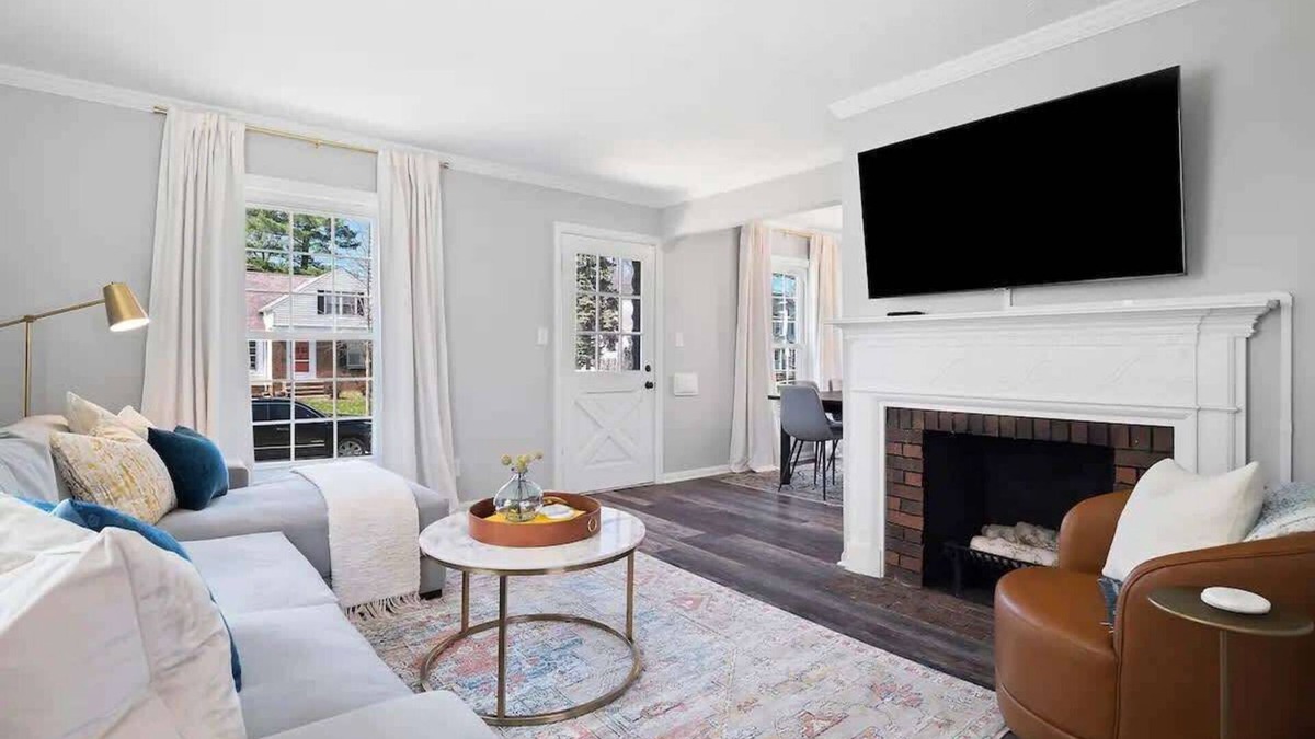 South Euclid House | Home Away From Home - Beautiful Yard