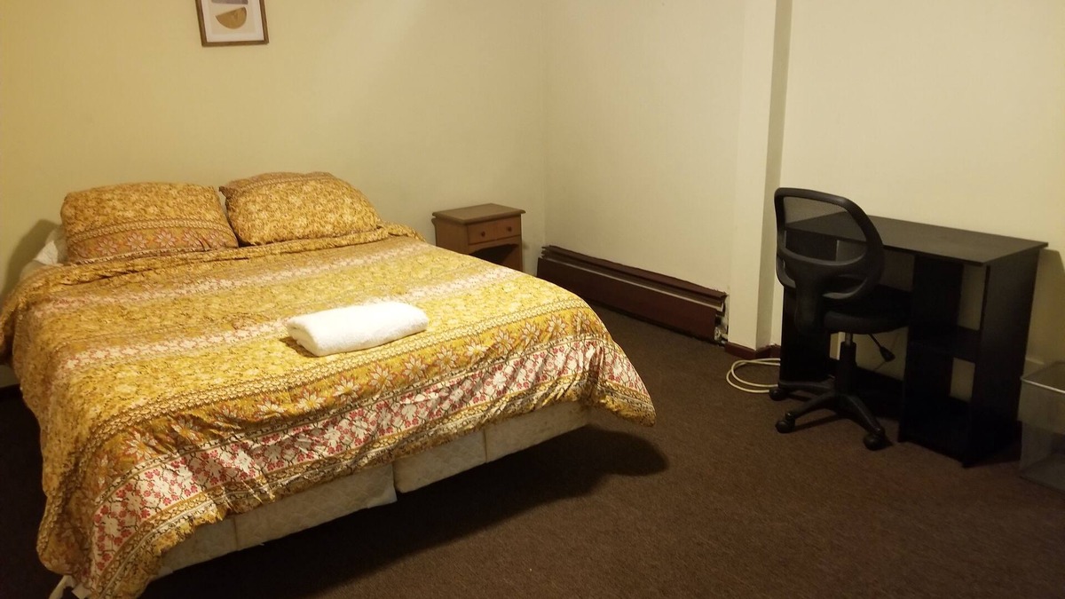 Randolph Apartment | Home away from home. 12 Mins from shopping Mall.