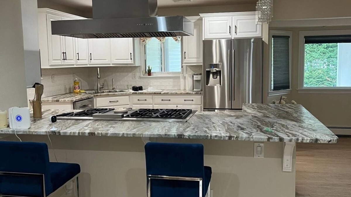 Dix Hills House | Home away from Home!! 5 minutes away from the restaurants and shopping plazas.
