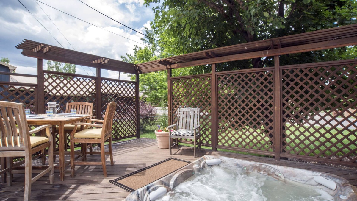 Carbondale House | Home Away From Home, backyard Oasis, walk to dwtn, Hot Tub, 25mi. to Aspen