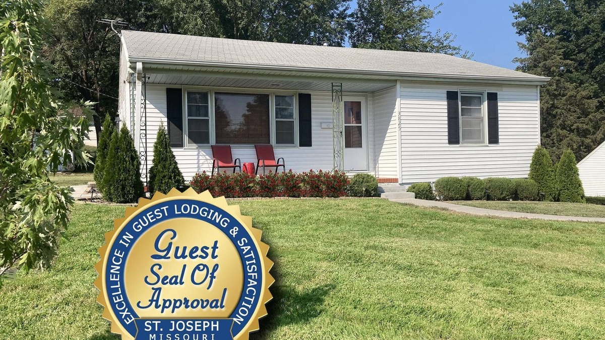 St. Joseph House | Home Away From Home! Clean & Comfy 2-bedroom Home