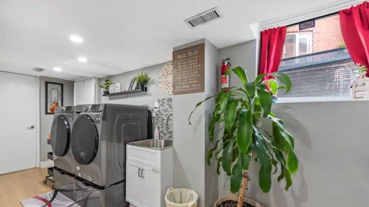 Meadowvale Village House | Home Away from Home Ideal for Long Stays