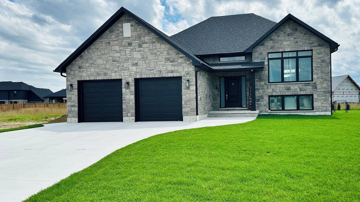 Port Elgin House | Home away from home, just 2 mins drive to Beach