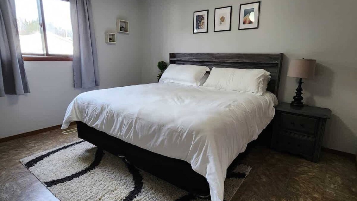 Thunder Bay House | Home away from home/Current River Arena area