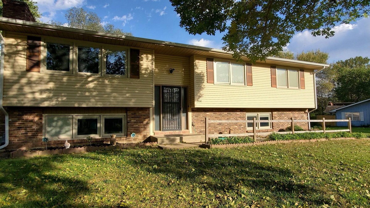Lawrence House | Home Away from Home - Central to KU and All Venues