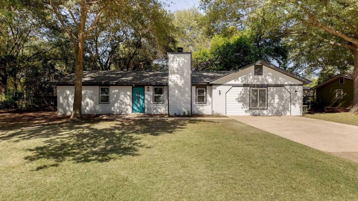 Houston County House | Home away from Home: Charming 3-bedroom house in delightful Bonaire with AC WiFi
