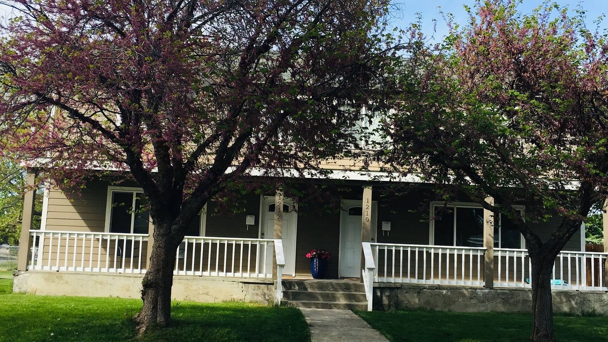 Richland House | Home away from home. Clean and cozy 3 bedroom, 1 bath in Richland, WA