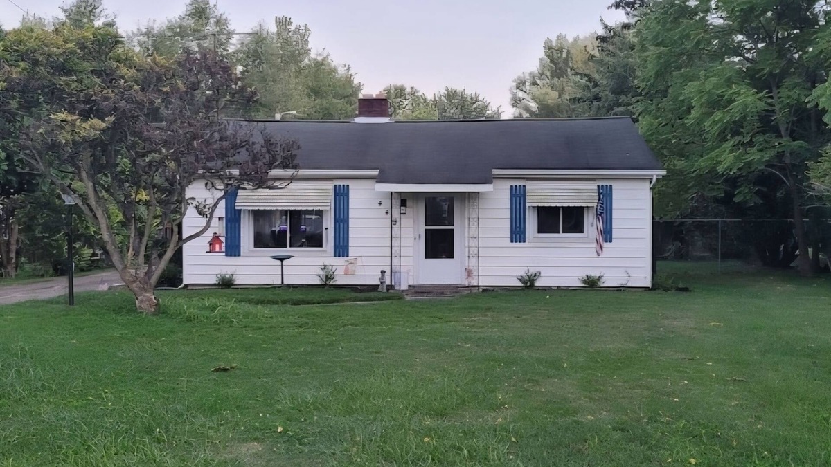Oberlin Cottage | Home Away From Home - Cozy Stay Near College