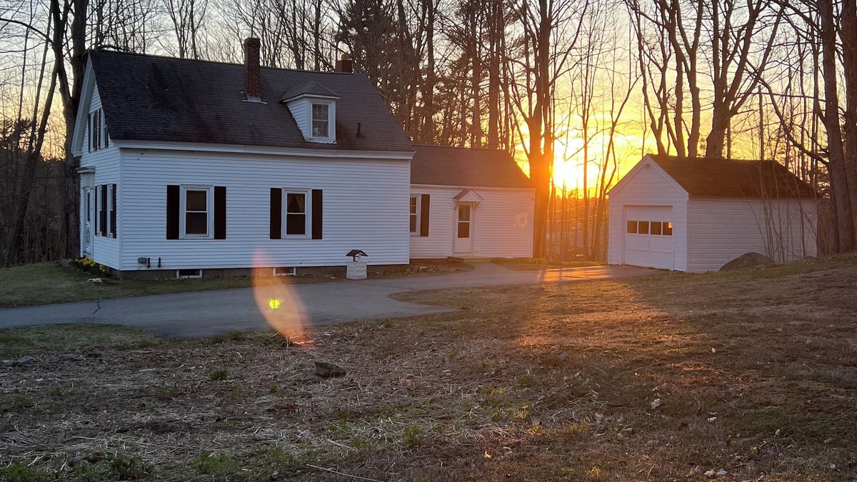Holden House | Home Away from Home- Discover Comfort and Convenience in this 4 Bedroom Home