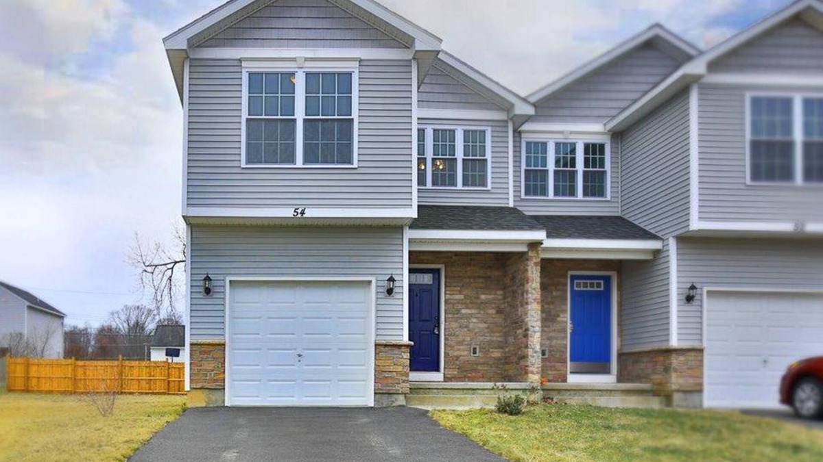 Troy House | Home away from home! Entire townhome- large backyard. Close to many colleges.