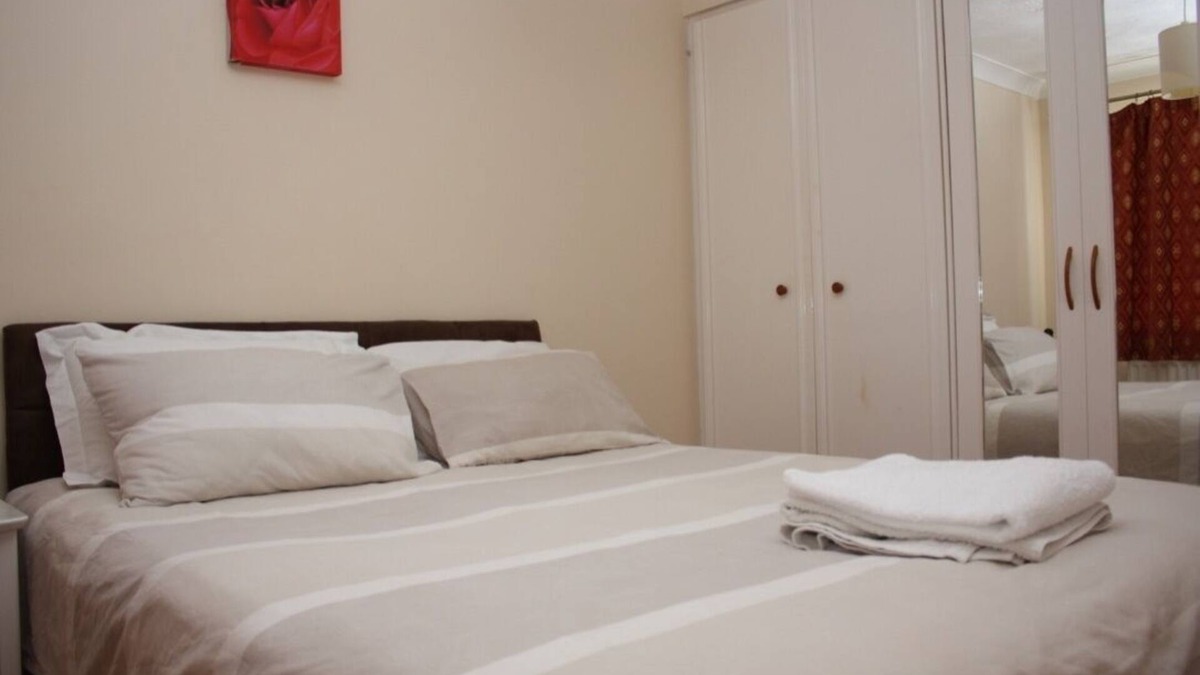Colchester House | Home Away From Home - Relax with Netflix
