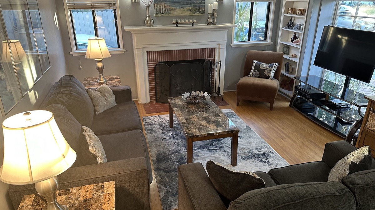 Cal Heights House | Home away from Home in trendy Long Beach neighborhood