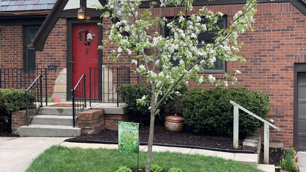 Omaha House | Home Away From Home in Historic Dundee