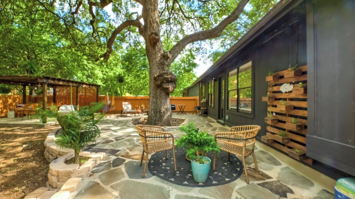 Westwood Heights House | Home Away from Home in South Austin
