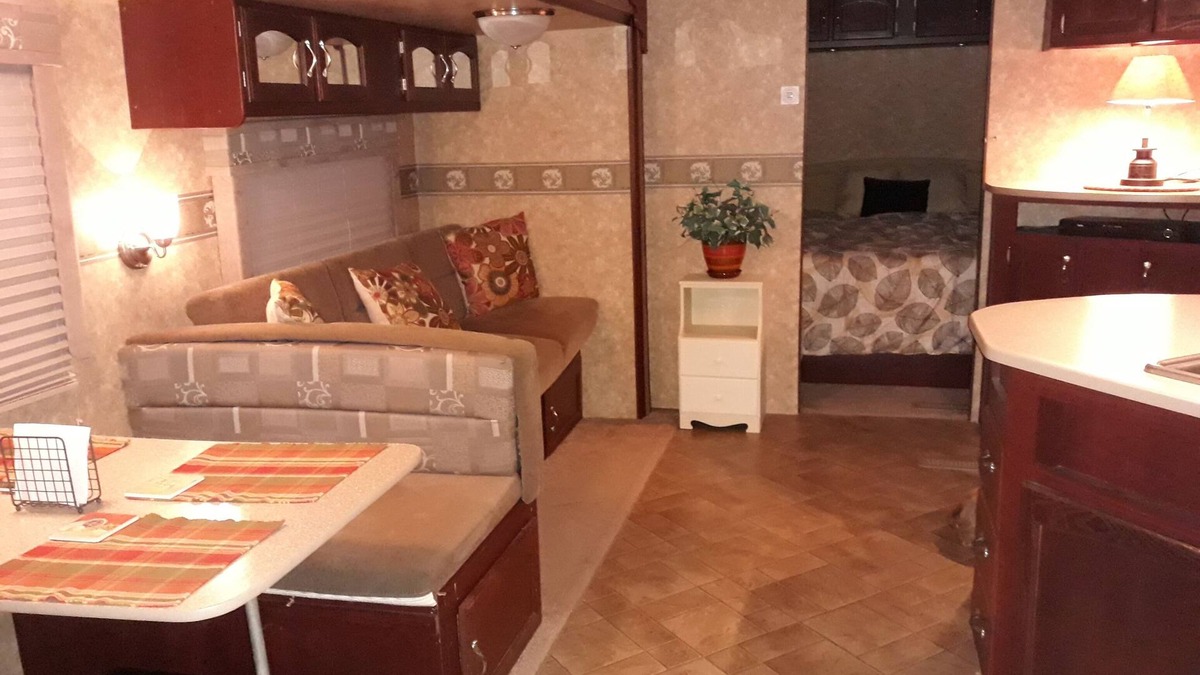 Marietta RV Rental | Home away from home is what you'll find in this RV in Marietta Ohio.
