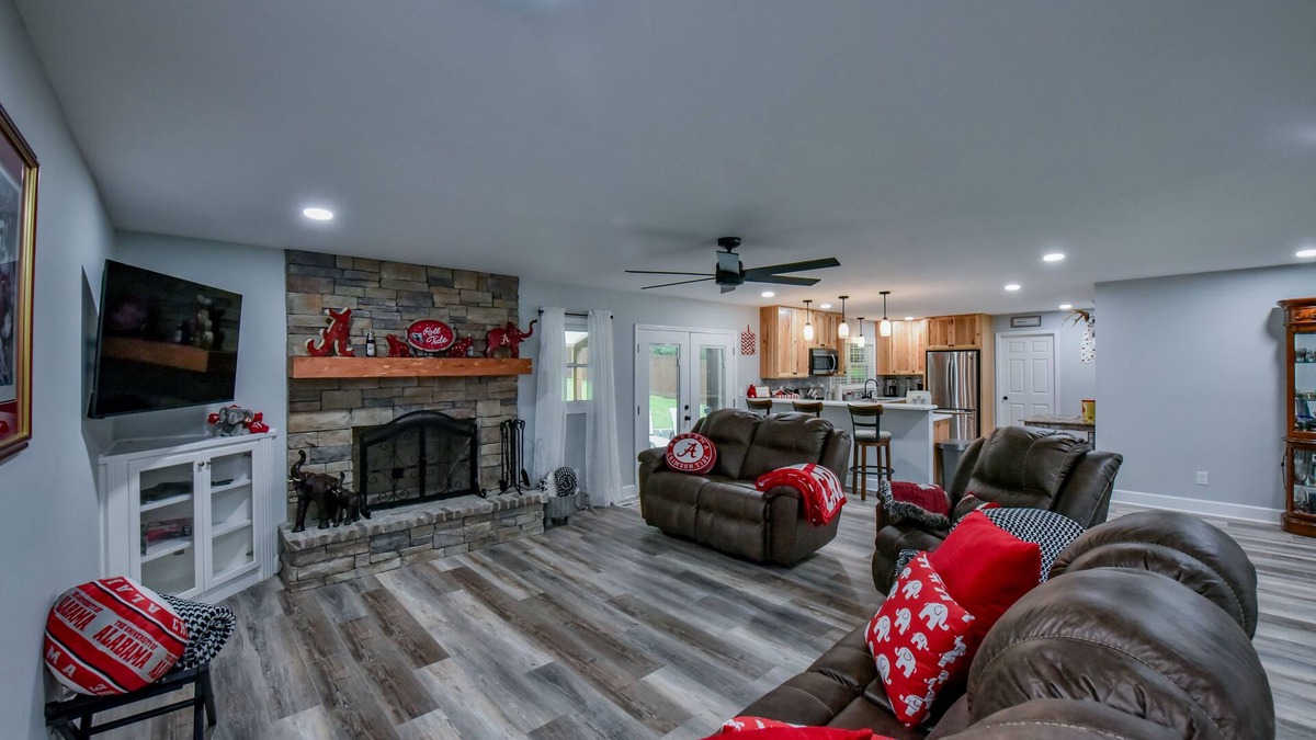Northport House | Home Away From Home! Newly Remodeled 4 Bdr/3 Bath Close To Campus!