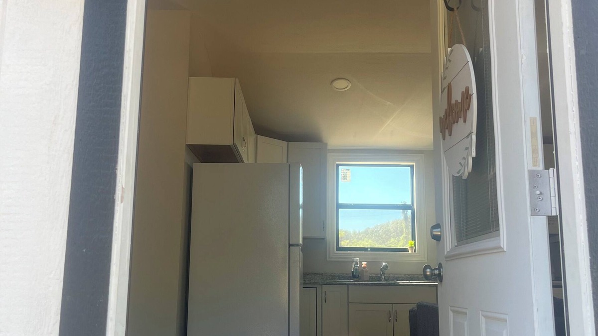 Tyler Cabin | Home away from Home- Near Tyler Airport