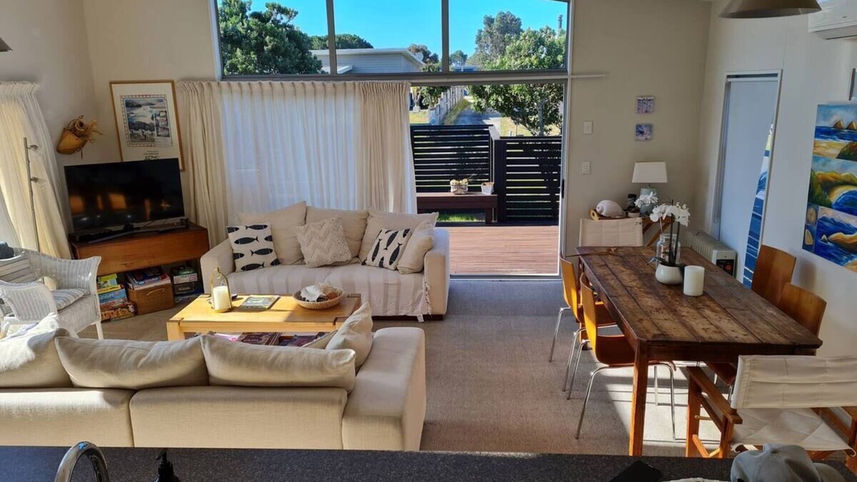 Matarangi House | Home Away from Home - close to beach