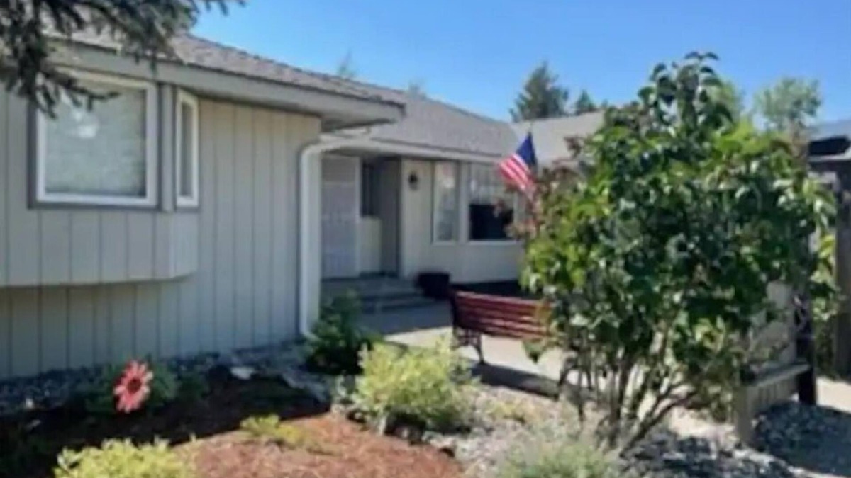 Pateros House | Home Away from Home on the water with private dock