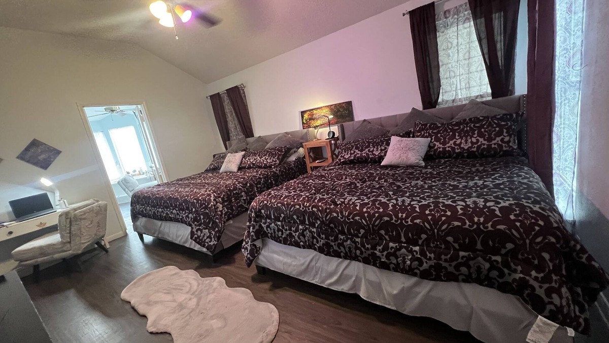 Briarforest House | Home away from home.spacious but cozy for the whole family. King size beds