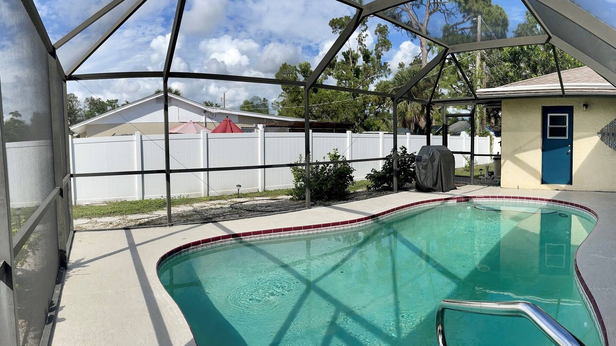 South Venice House | Home away from home! Star of Venice! Heated pool, close to beach! Pet-friendly