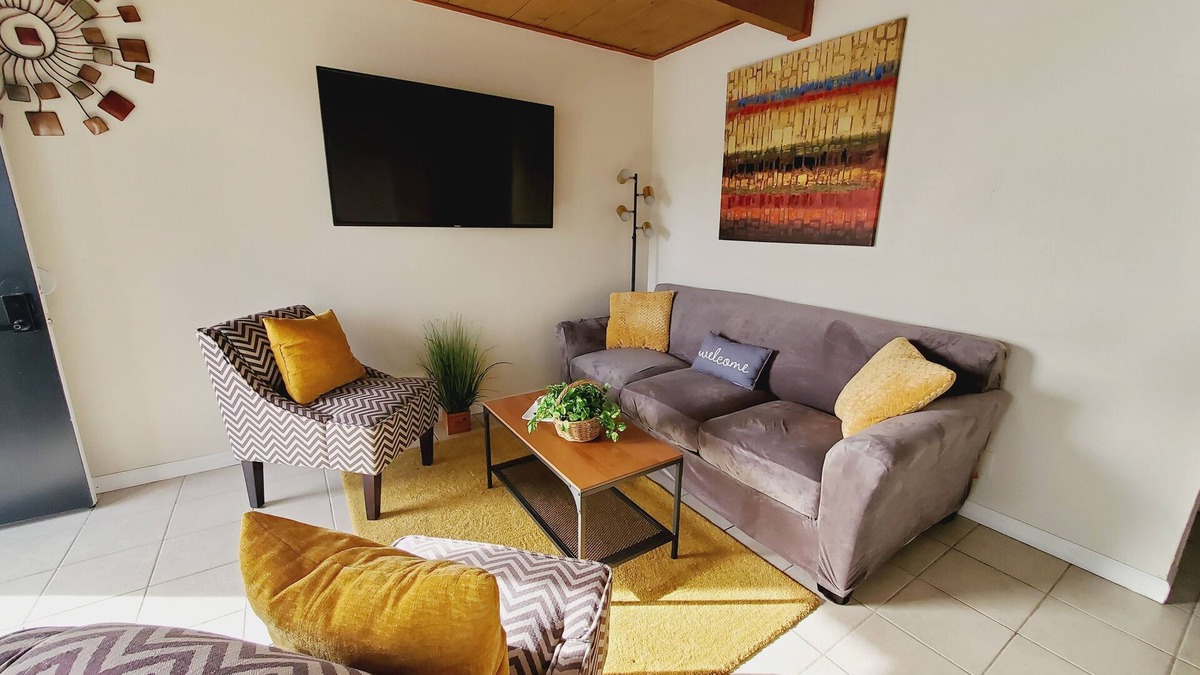 Richmond Apartment | Home away from Home Sunny and Spacious 2 bedroom Apartment in Richmond CA