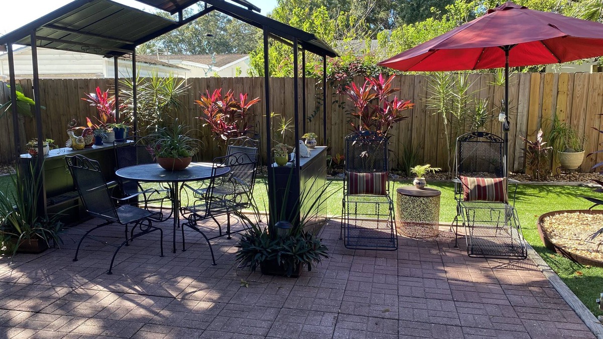Clearwater House | Home away from Home! Close to Beaches and Shops.