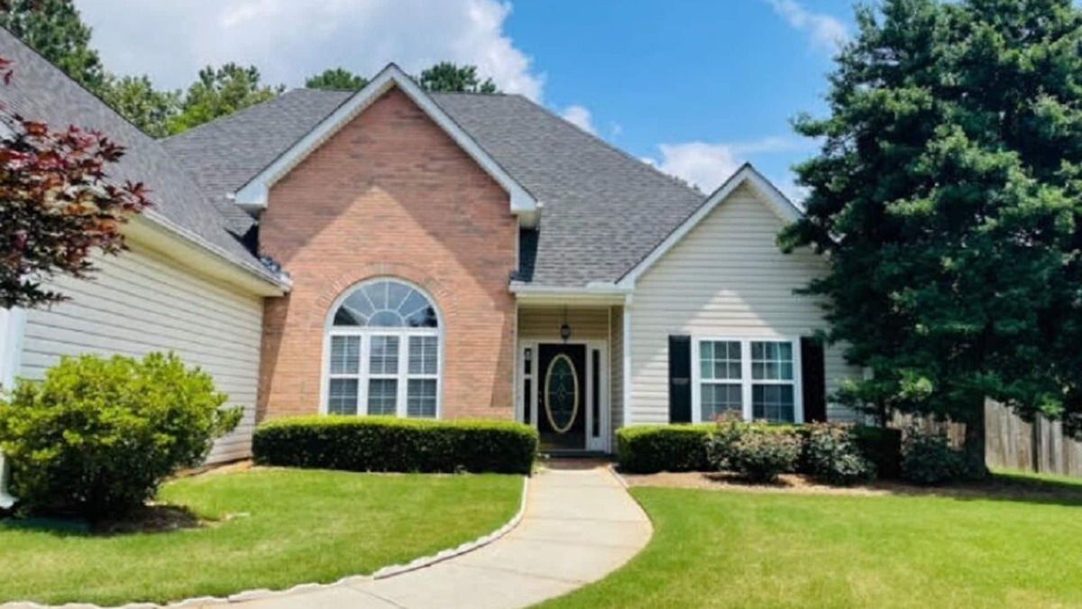 Loganville House | Home Away From Home on a Quiet Cul-de-sac with large backyard