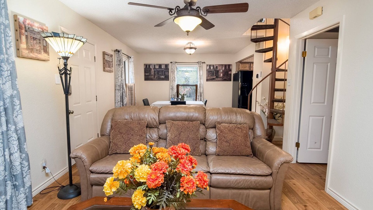 Wetmore House | Home Away from Home(Sleeps 6) No city Tax